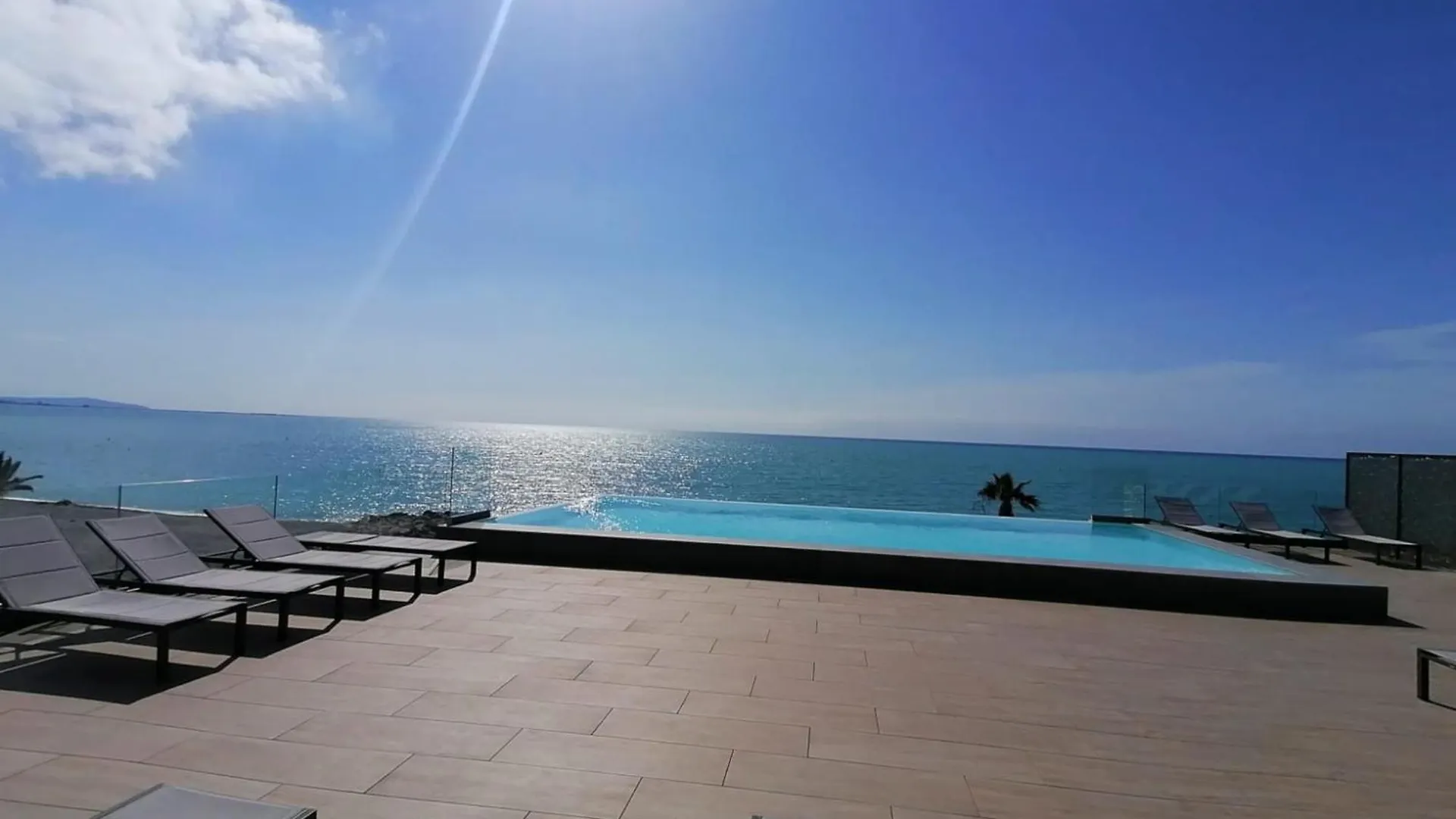 Magnificent Apartment On The Ground Floor And Next To The Sea Villeneuve-Loubet