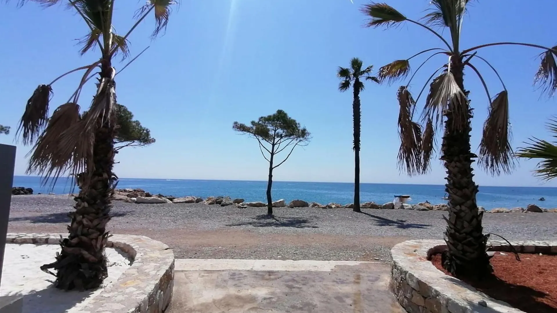 Magnificent Apartment On The Ground Floor And Next To The Sea Villeneuve-Loubet
