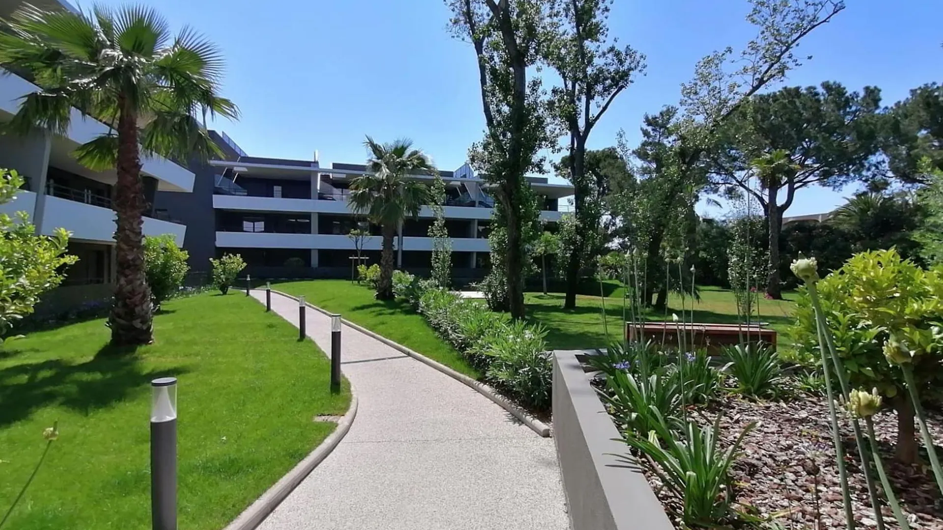Magnificent Apartment On The Ground Floor And Next To The Sea Villeneuve-Loubet
