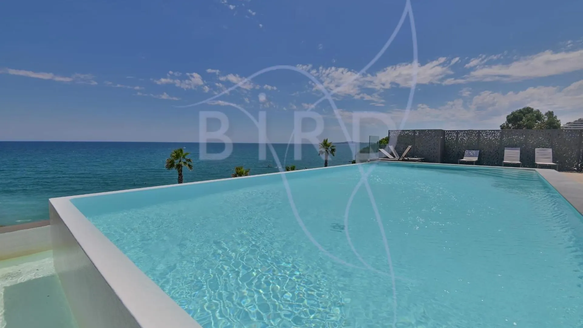 Magnificent Apartment On The Ground Floor And Next To The Sea location